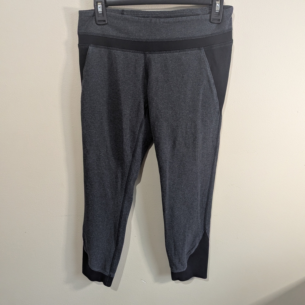 Lululemon Cropped Leggings Womens Size 8 Gray Black Colorblock Athletic Yoga